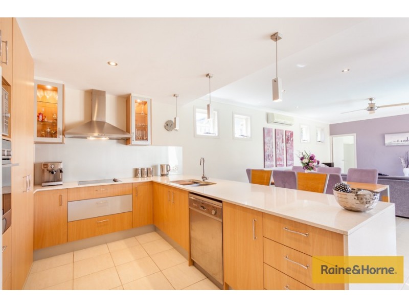 62 Azzurra Drive, Varsity Lakes QLD 4227