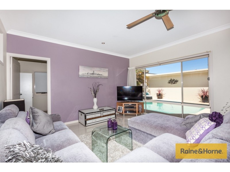 62 Azzurra Drive, Varsity Lakes QLD 4227