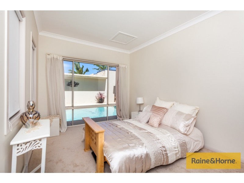 62 Azzurra Drive, Varsity Lakes QLD 4227