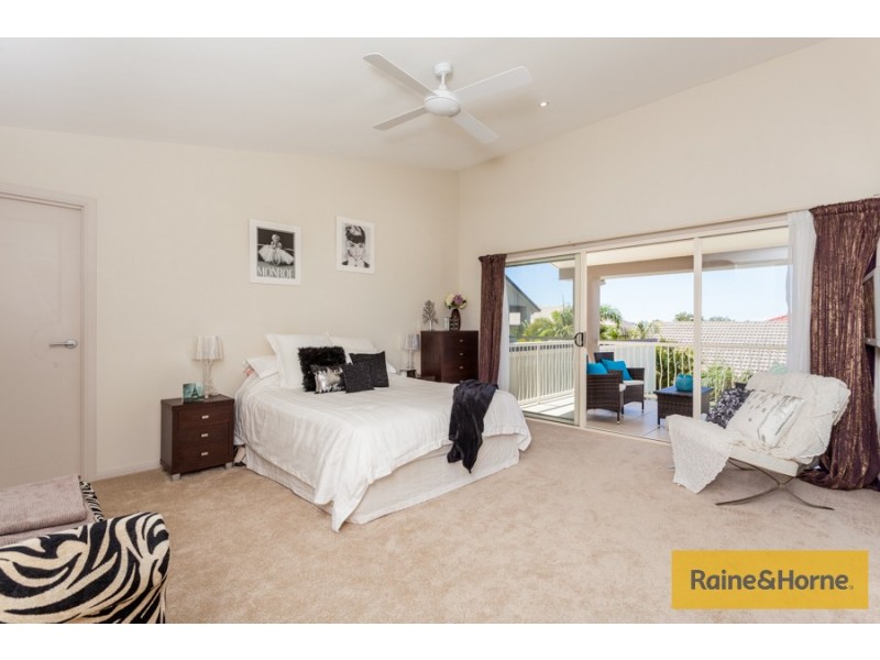 62 Azzurra Drive, Varsity Lakes QLD 4227