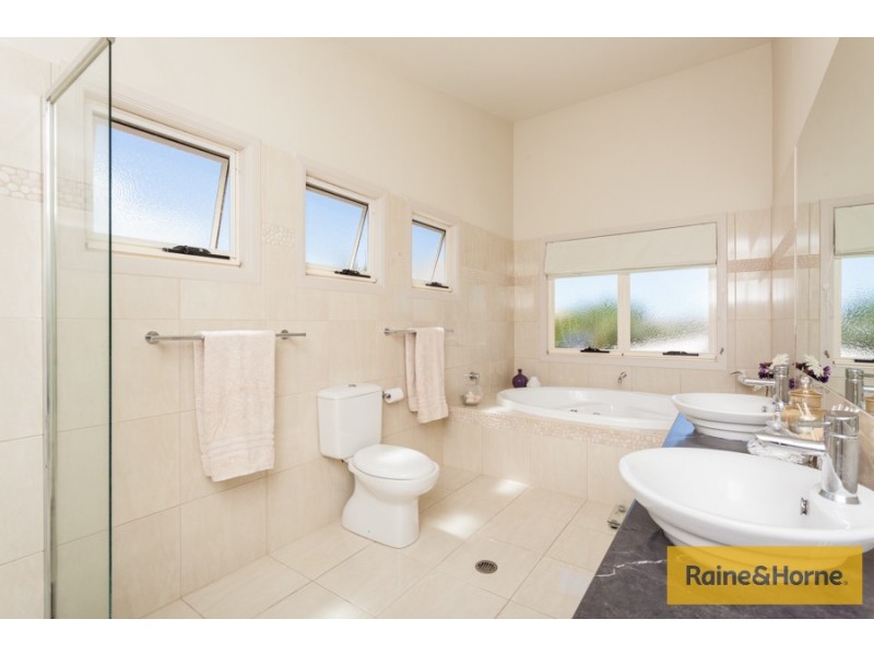 62 Azzurra Drive, Varsity Lakes QLD 4227