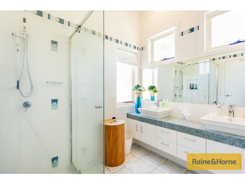 62 Azzurra Drive, Varsity Lakes QLD 4227