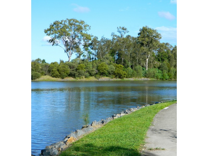 62 Azzurra Drive, Varsity Lakes QLD 4227