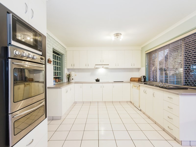 6 Salamander Court, Mermaid Waters QLD 4218