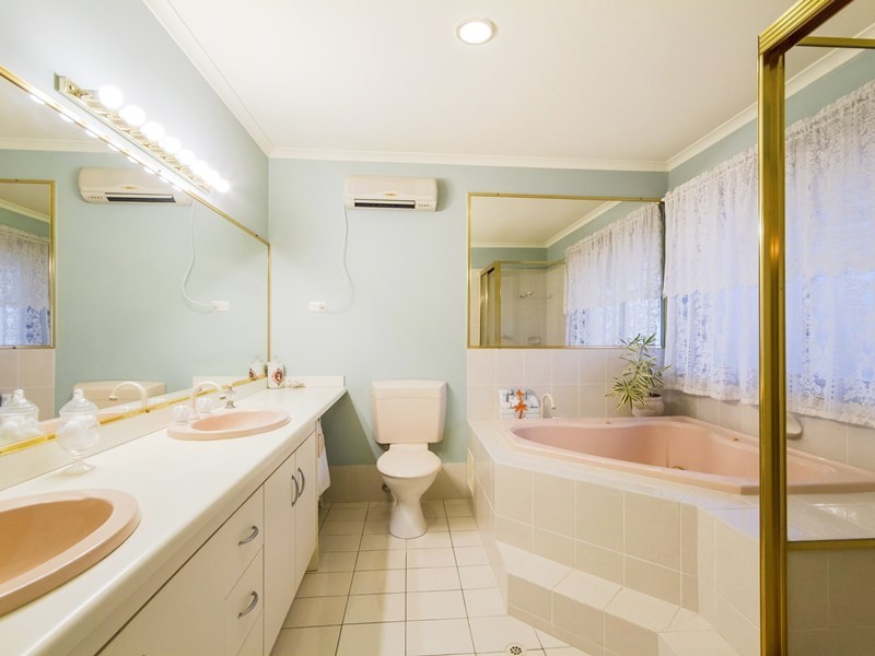 6 Salamander Court, Mermaid Waters QLD 4218