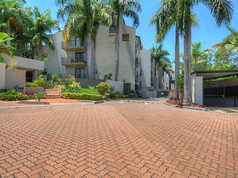 Unit 3D Great Hall Drive, Miami QLD 4220