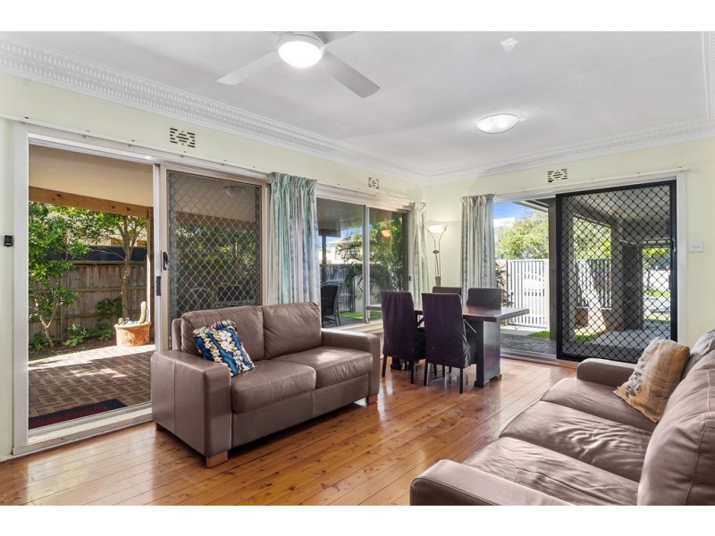 21 Seabeach Avenue, Mermaid Beach QLD 4218