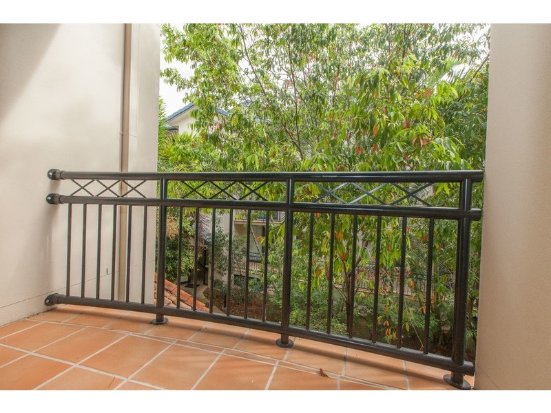 63/2360 Gold Coast Highway, Mermaid Beach QLD 4218