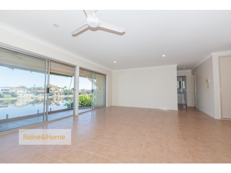 8/20 Aquila Court, Mermaid Waters QLD 4218