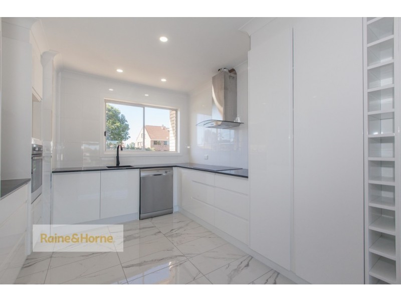 8/20 Aquila Court, Mermaid Waters QLD 4218