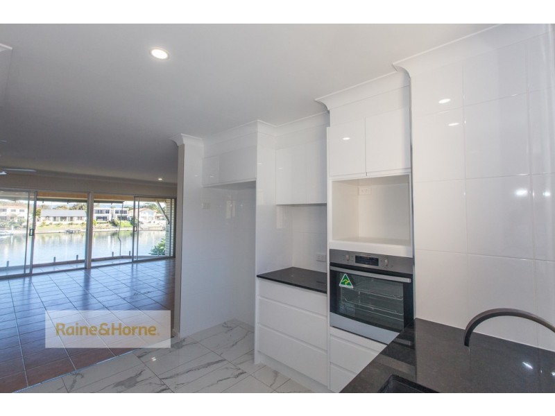 8/20 Aquila Court, Mermaid Waters QLD 4218