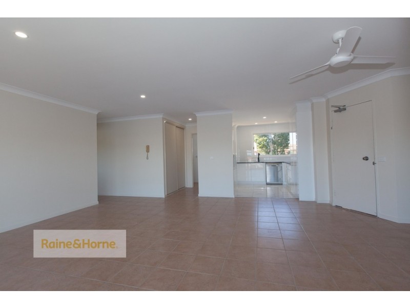 8/20 Aquila Court, Mermaid Waters QLD 4218