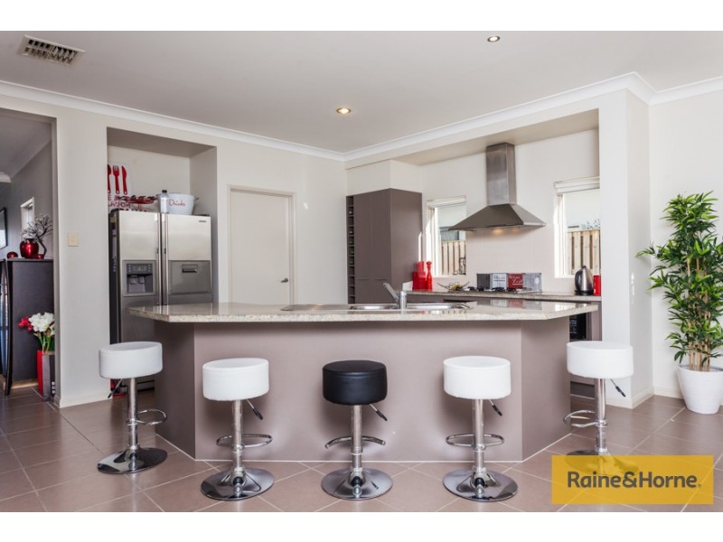 42 Azzurra Drive, Varsity Lakes QLD 4227