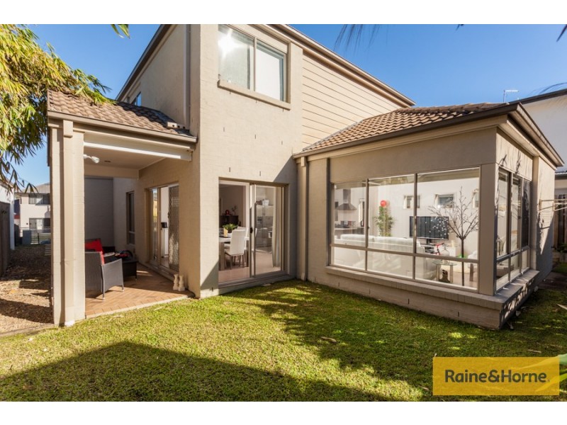 42 Azzurra Drive, Varsity Lakes QLD 4227