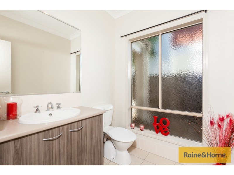 42 Azzurra Drive, Varsity Lakes QLD 4227