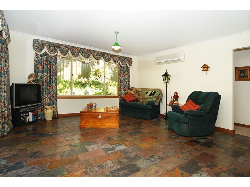 6 Dunalbyn Drive, Aberfoyle Park SA 5159