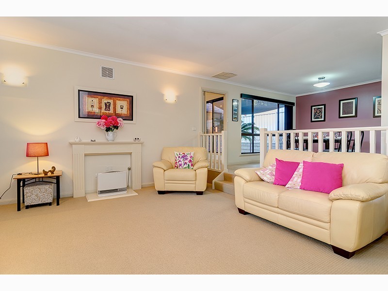 10 Daveys Road, Flagstaff Hill SA 5159