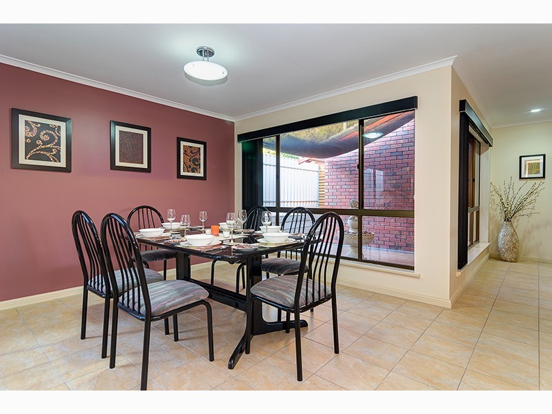 10 Daveys Road, Flagstaff Hill SA 5159