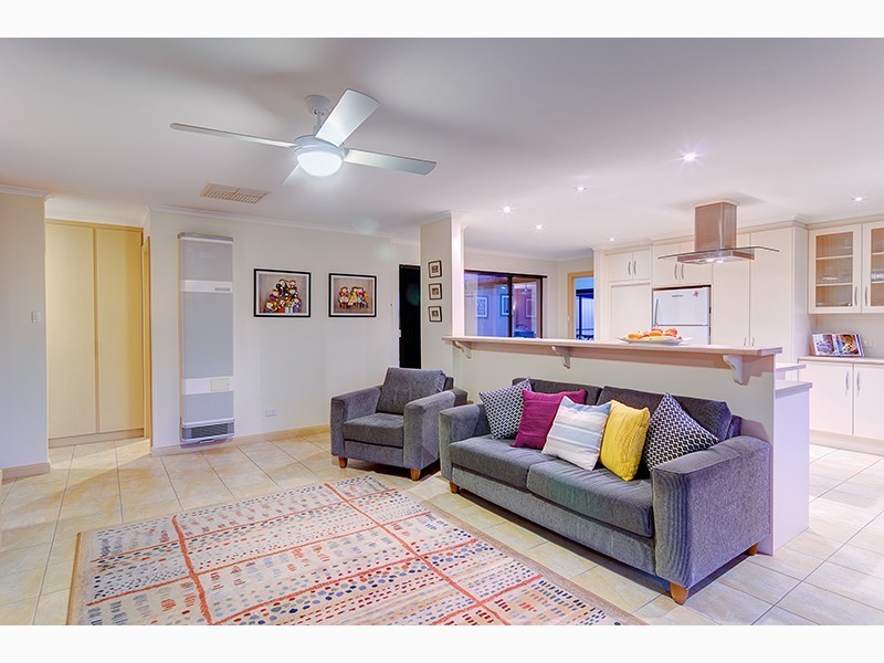 10 Daveys Road, Flagstaff Hill SA 5159