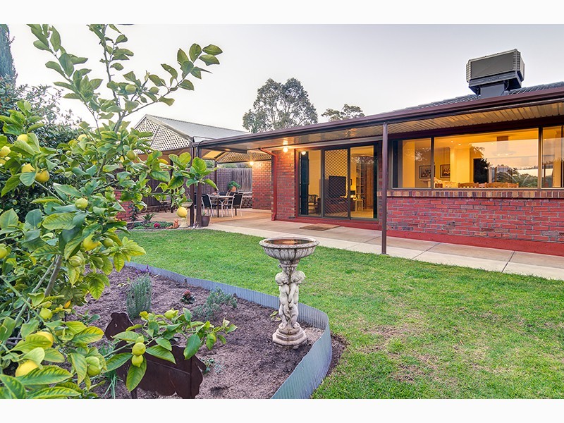10 Daveys Road, Flagstaff Hill SA 5159