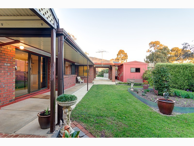 10 Daveys Road, Flagstaff Hill SA 5159