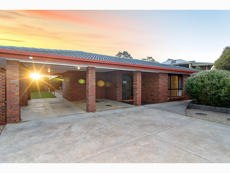 10 Daveys Road, Flagstaff Hill SA 5159
