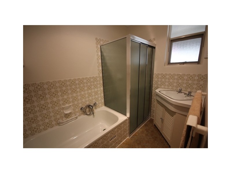 18 Jennifer Drive, Happy Valley SA 5159