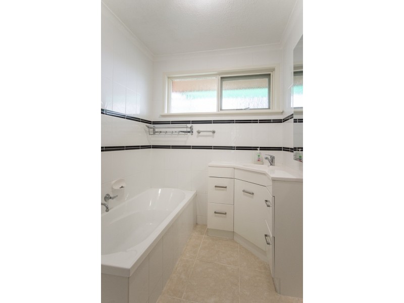 102 Black Road, Flagstaff Hill SA 5159