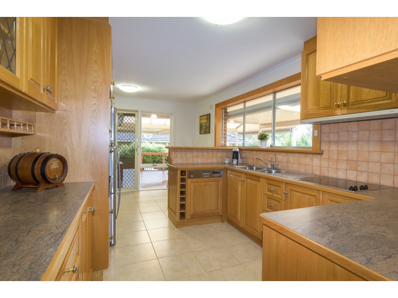 4 Caroline Street, Flagstaff Hill SA 5159