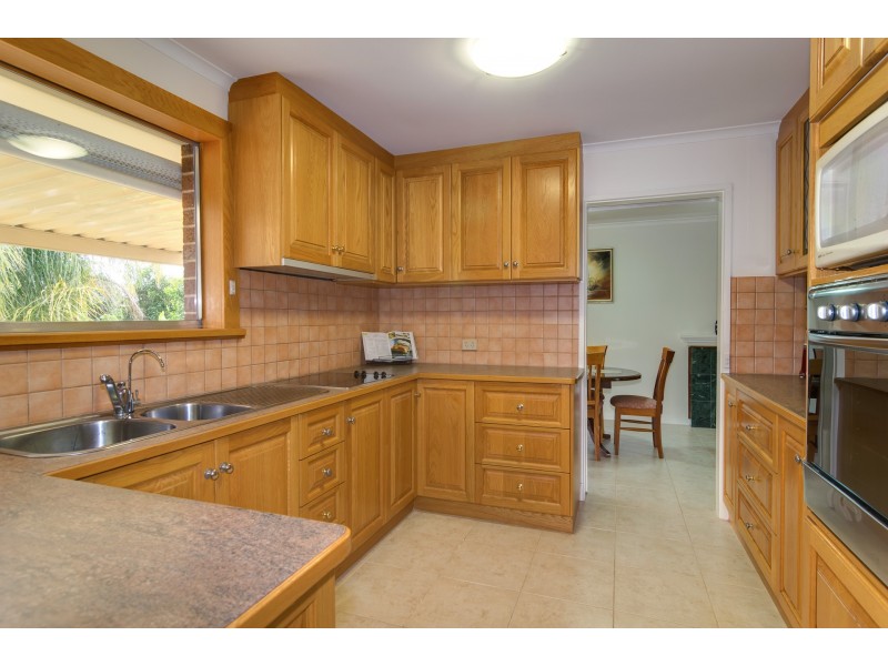 4 Caroline Street, Flagstaff Hill SA 5159