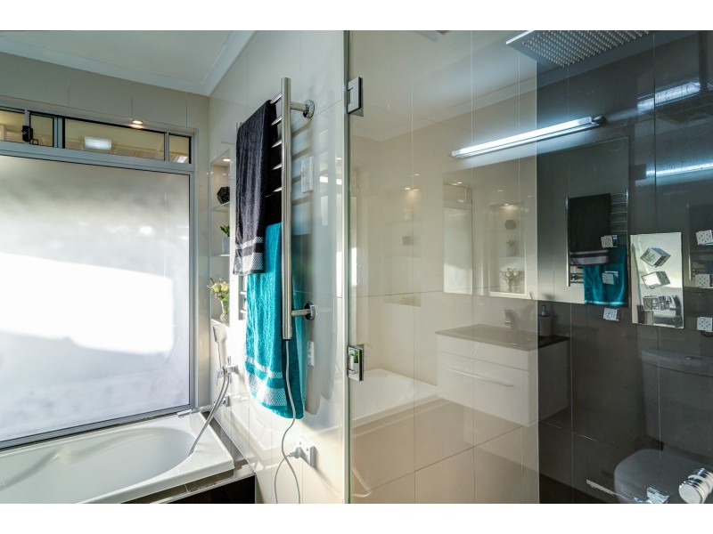 4 Caroline Street, Flagstaff Hill SA 5159