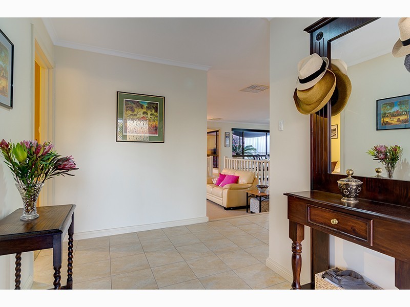 10 Daveys Road, Flagstaff Hill SA 5159