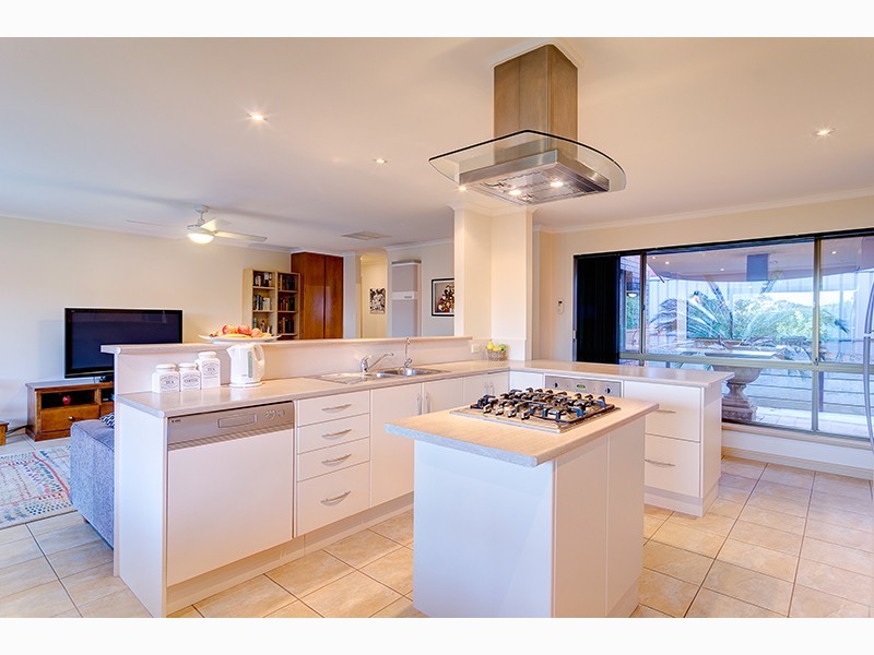 10 Daveys Road, Flagstaff Hill SA 5159