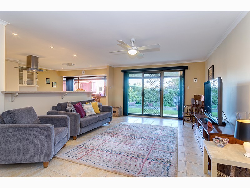 10 Daveys Road, Flagstaff Hill SA 5159