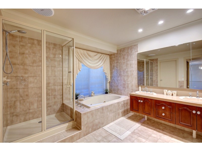 11 Palmyra Court, Flagstaff Hill SA 5159