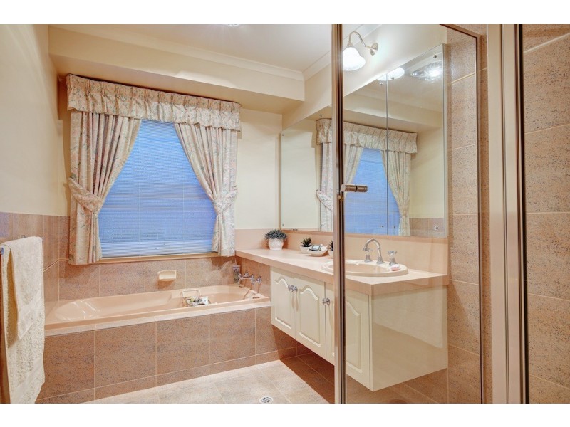 11 Palmyra Court, Flagstaff Hill SA 5159