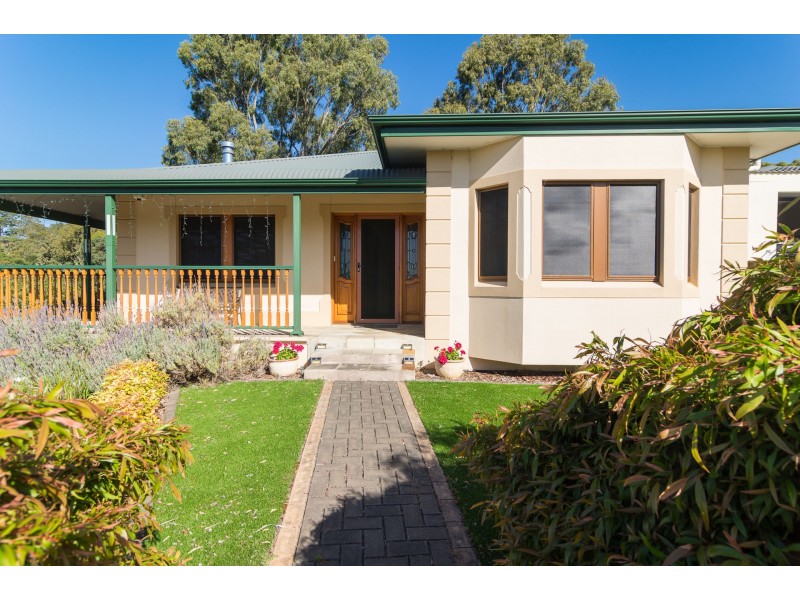 15 Goss Road, Aberfoyle Park SA 5159