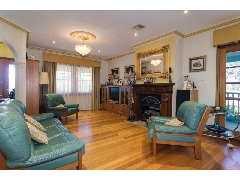 15 Goss Road, Aberfoyle Park SA 5159