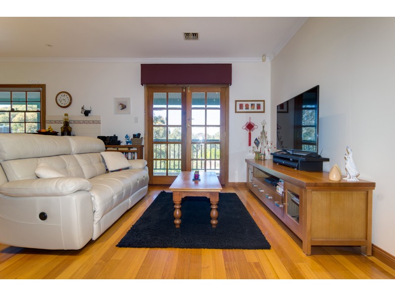 15 Goss Road, Aberfoyle Park SA 5159