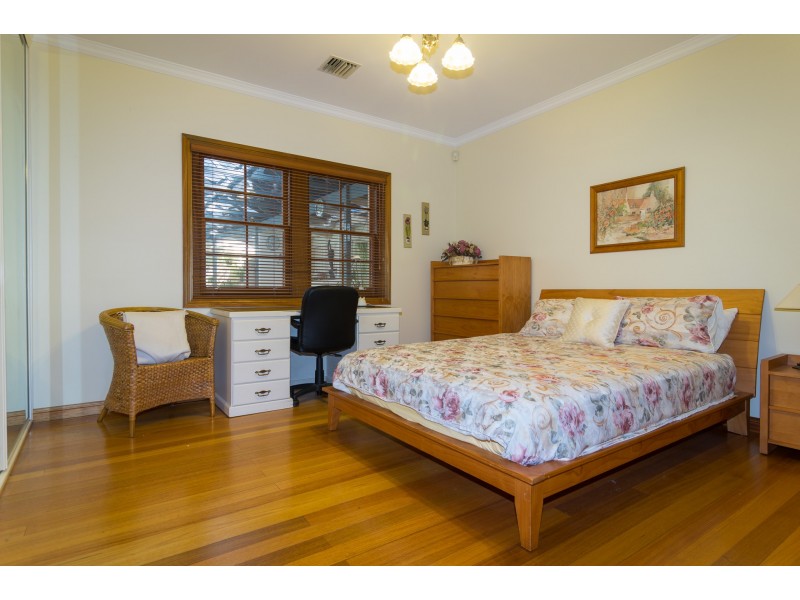 15 Goss Road, Aberfoyle Park SA 5159