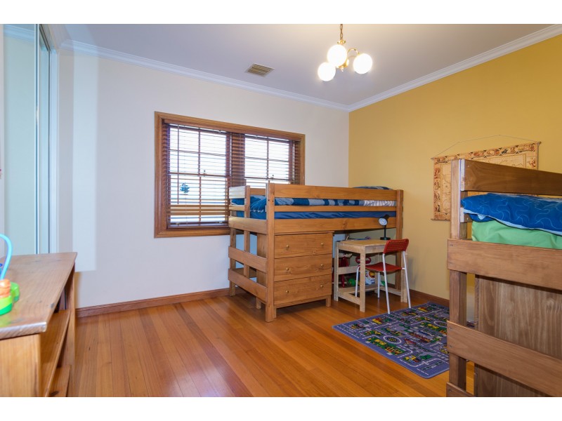 15 Goss Road, Aberfoyle Park SA 5159