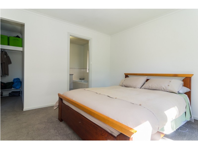 8 Flora Court, Flagstaff Hill SA 5159