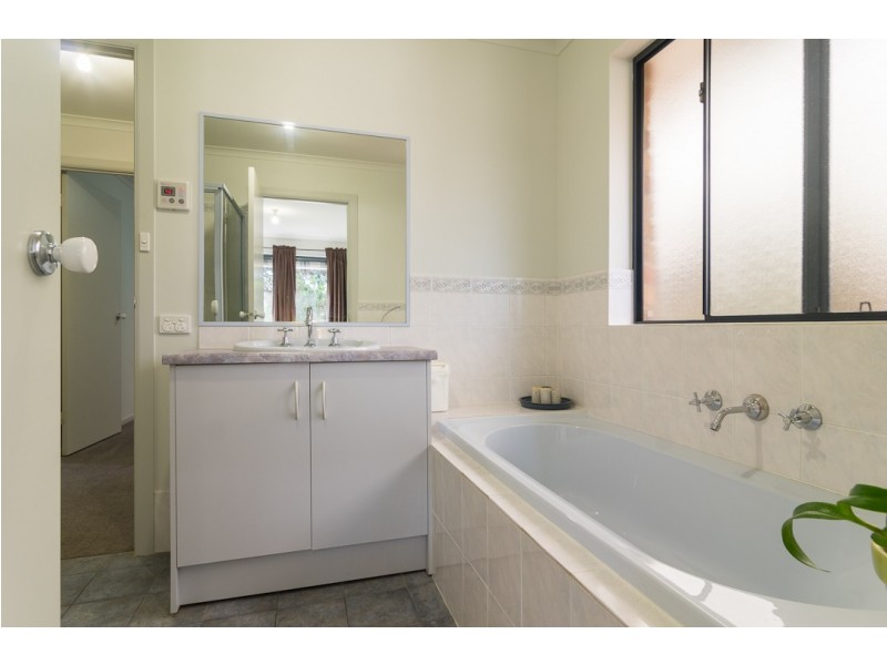 8 Flora Court, Flagstaff Hill SA 5159