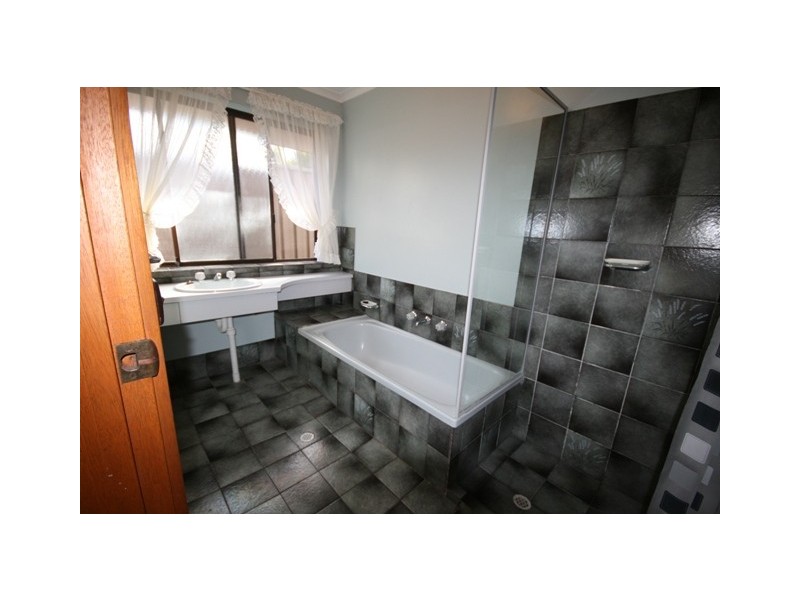 53 SUNNYMEAD DRIVE, Aberfoyle Park SA 5159