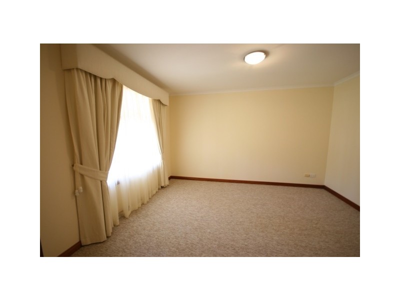 8 PETREL COURT, Flagstaff Hill SA 5159