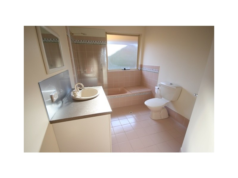 8 PETREL COURT, Flagstaff Hill SA 5159