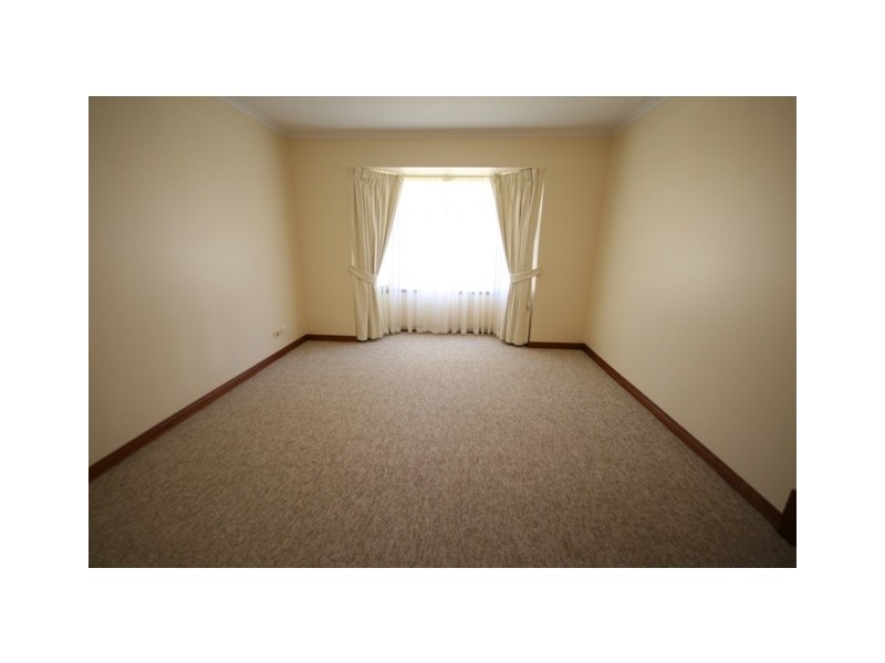 8 PETREL COURT, Flagstaff Hill SA 5159