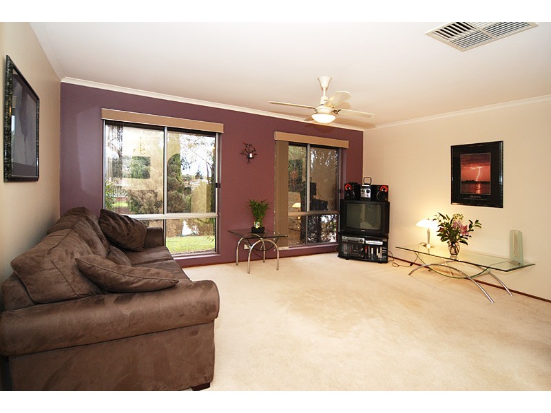 33 IDLEWILD AVENUE, Aberfoyle Park SA 5159