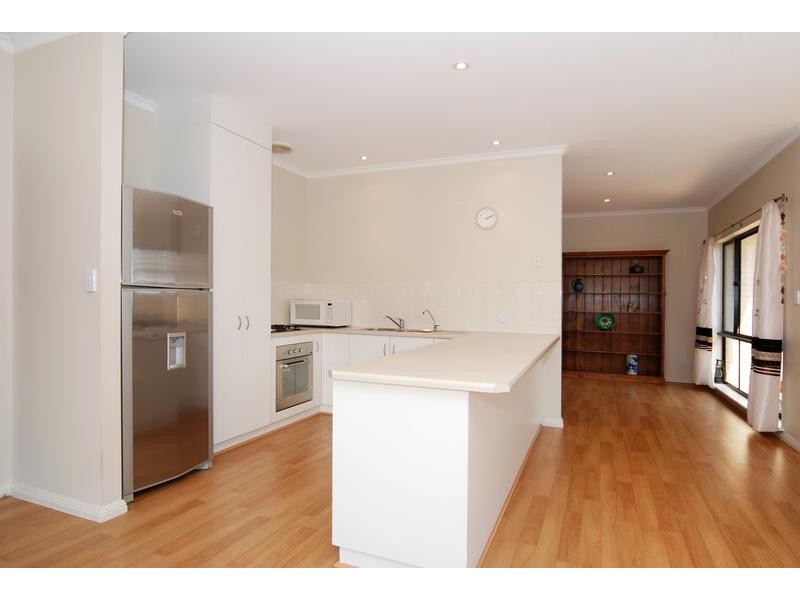 11 Antonio Street, Huntfield Heights SA 5163