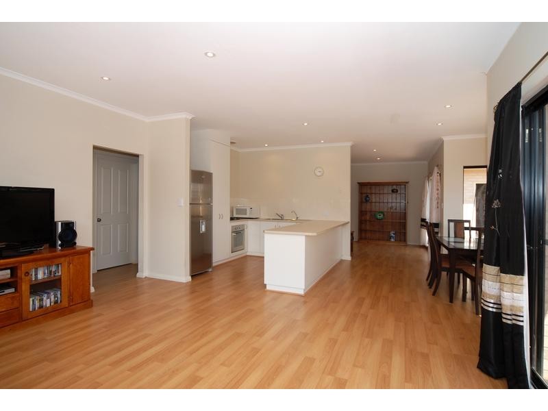 11 Antonio Street, Huntfield Heights SA 5163